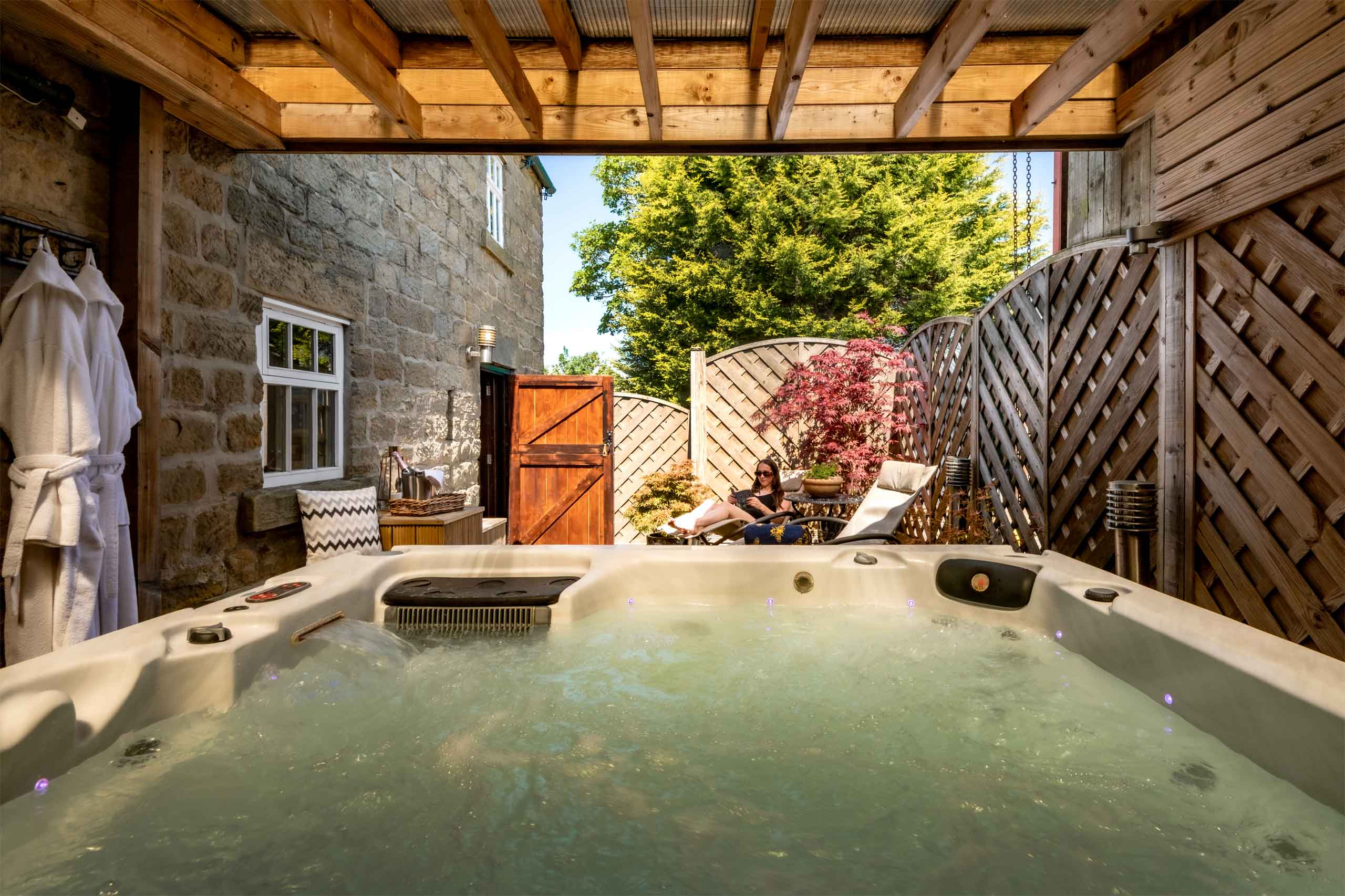Luxury B&B Accommodation - The Granary Suite Hot Tub