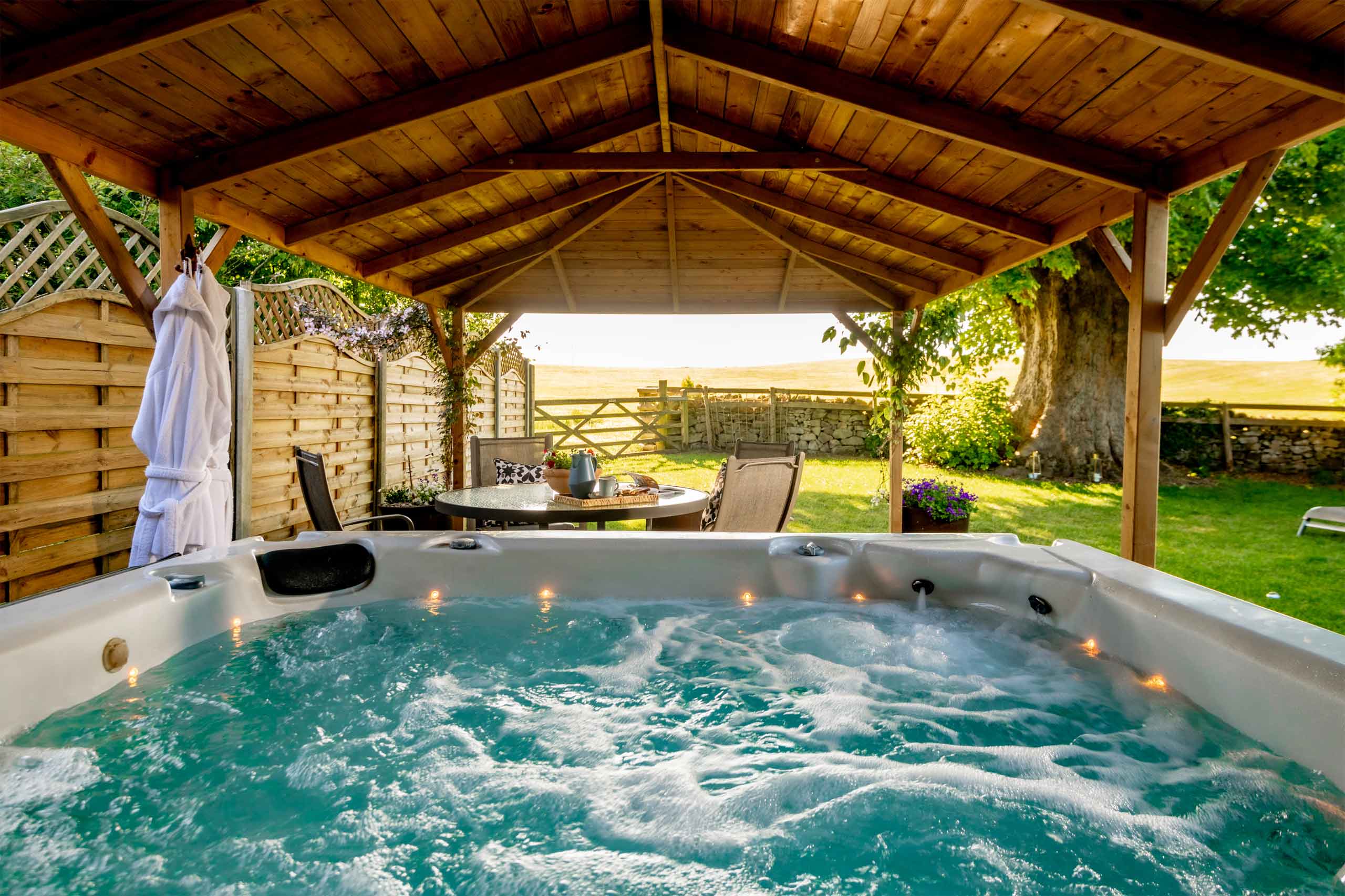 Luxury family friendly bed and breakfast - Sycamore Spa Suite Hot Tub