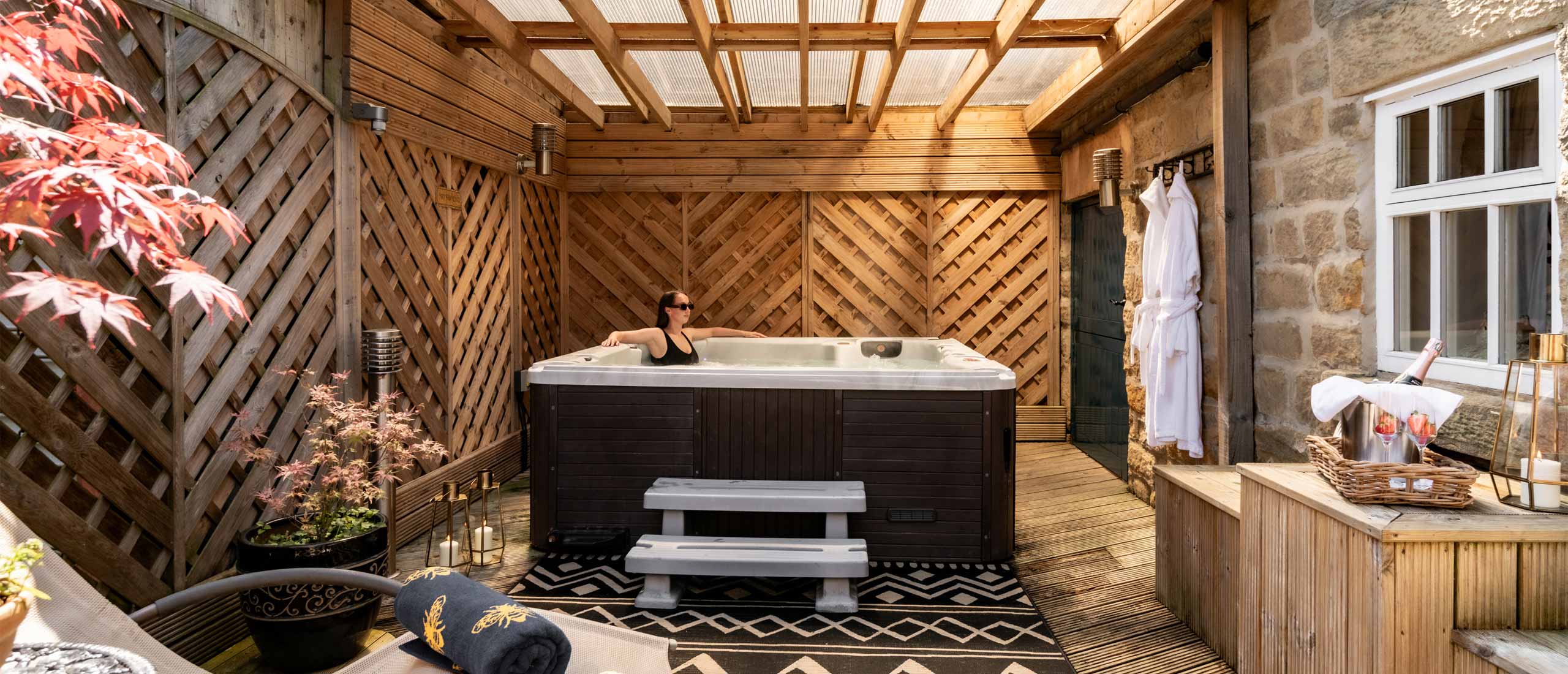 Bed and Breakfast Hot Tub - The Granary Suite