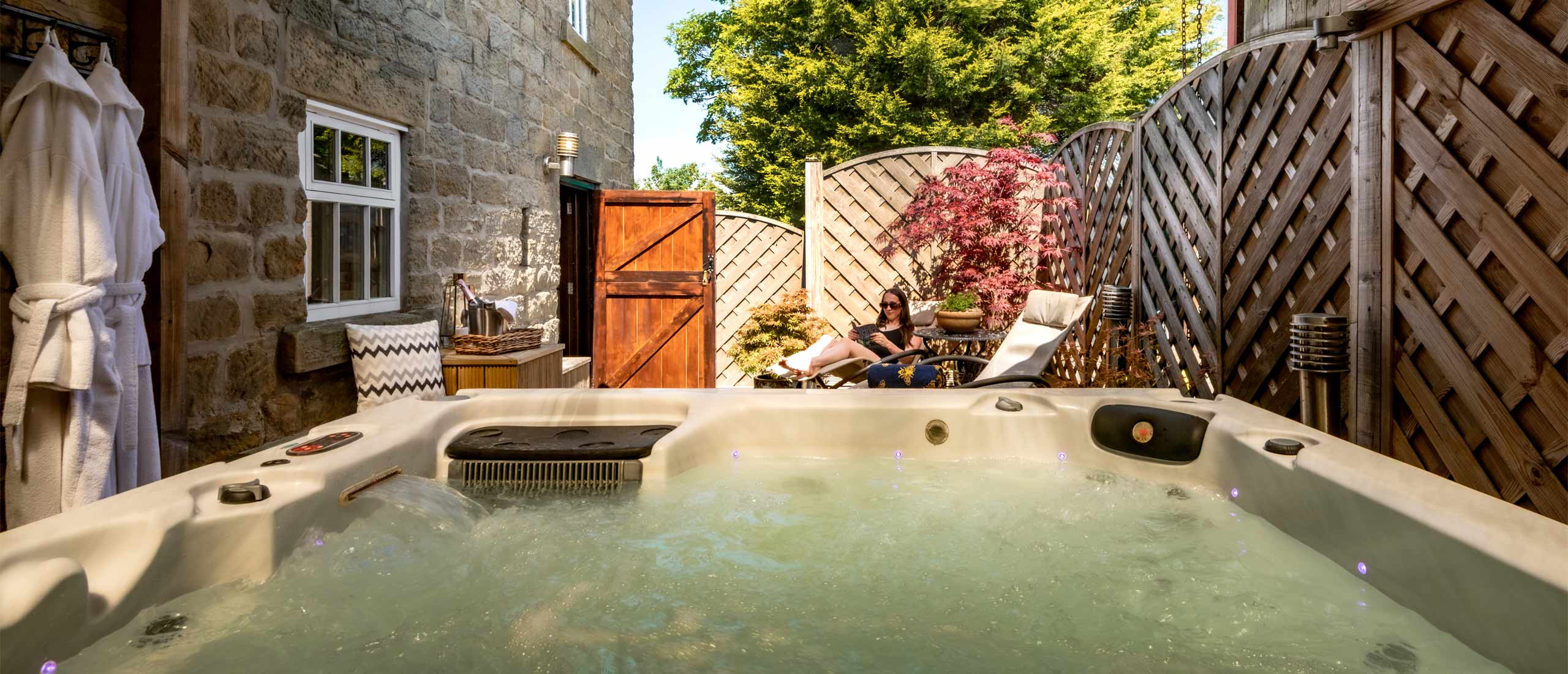 Luxury Hot Tub accommodation - The Granary suite